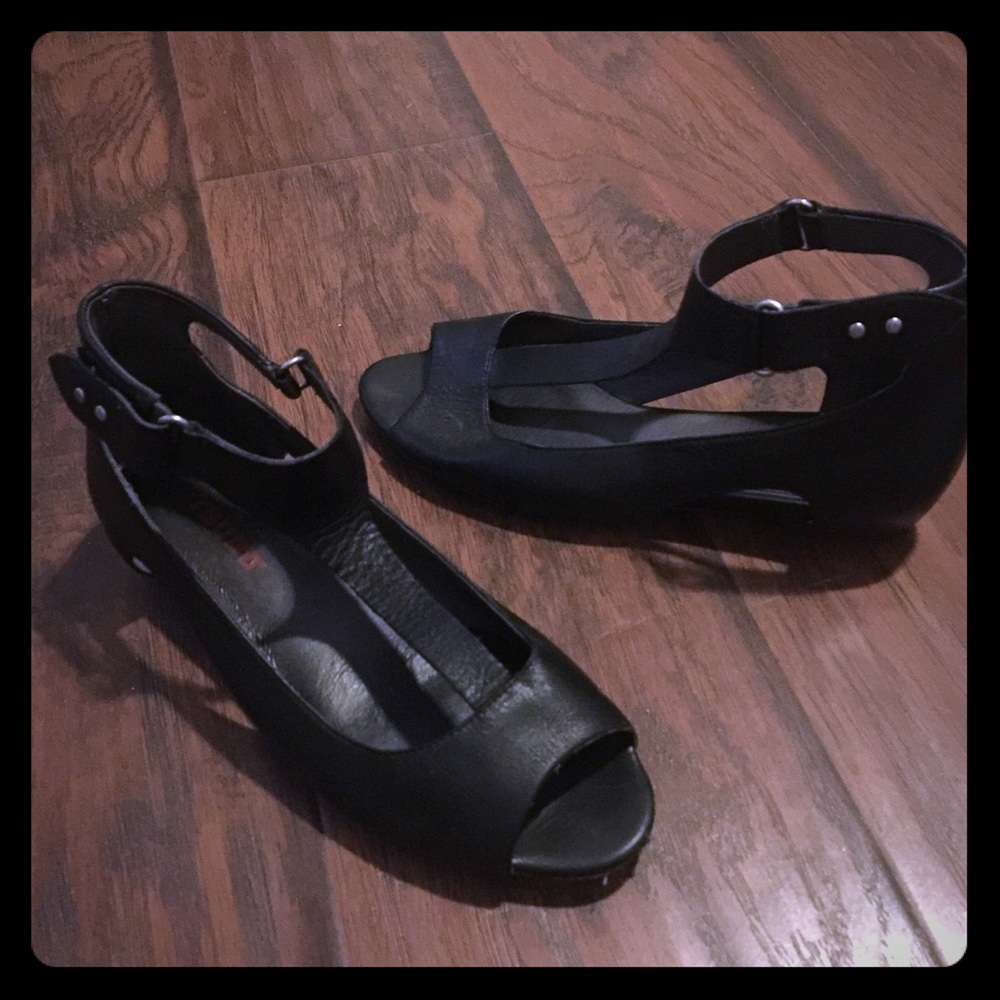 Black leather sandals